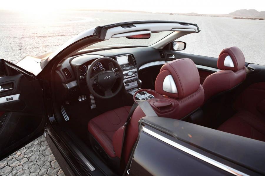  Infiniti G37 IPL Convertible 2013 года  (фото 19 из 37)